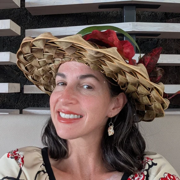 Leaf Hat Green Brown Red - Picture 3 of 14